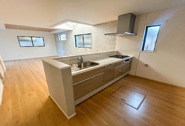 キッチンからのリビングダイニング