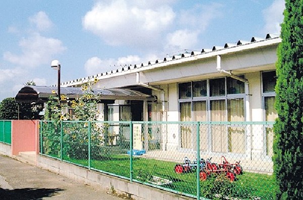 周辺環境:前原保育園(船橋市前原西に位置し、豊かな自然環境の中で子供の主体性を育む公立の保育園。)