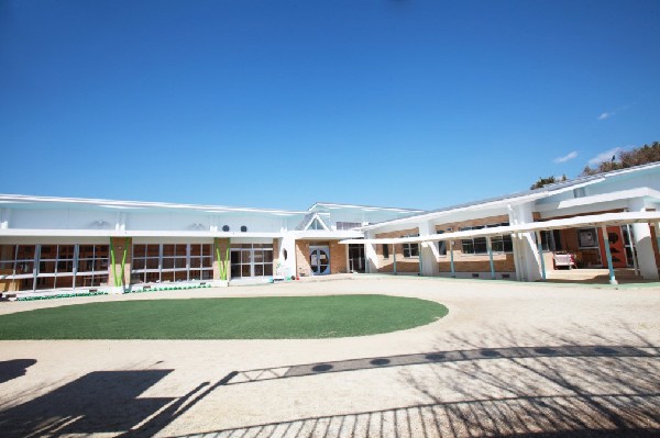 周辺環境:かもめ保育園　子どもたちの個性を大切に育み、家庭的な温かい雰囲気の中で日々の成長を細やかにサポートするという安心の場所。