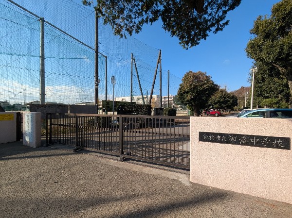周辺環境:船橋市立御滝中学校　(草花を育てながら、生命の力強さを身近に感じる学校)