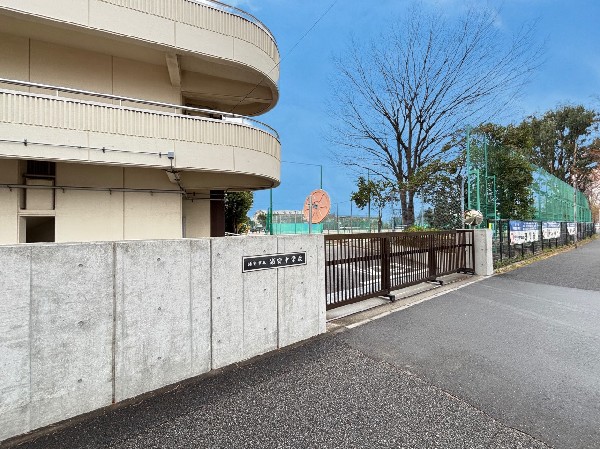 周辺環境:浦安市立浦安中学校　(先生が見守る中で、新しいことにも安心して挑戦できる学校)