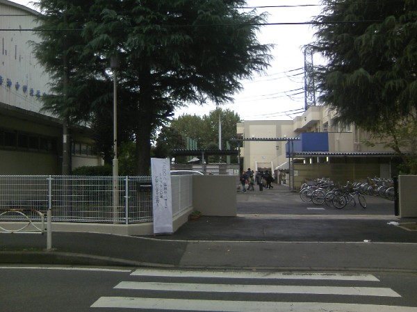 周辺環境:船橋市立海神中学校　(自分だけの魅力を発見し、自信を持って毎日を歩む学校)