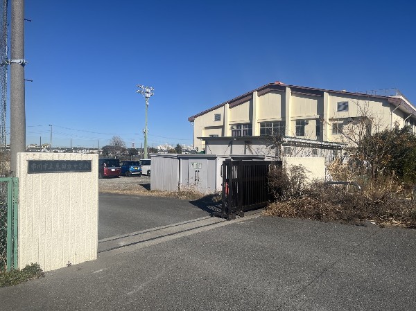 周辺環境:東国分中学校(校内がいつもきれいで、心地よい風が吹き抜けるような学校)