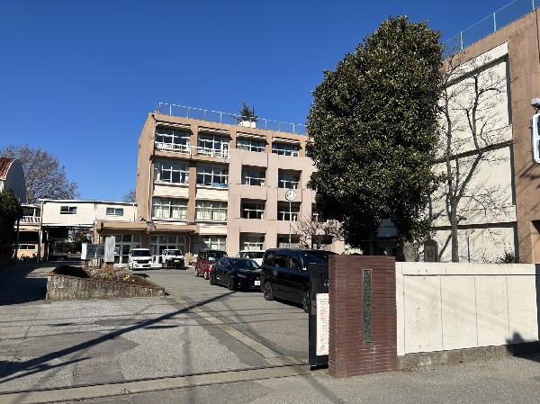 周辺環境:鎌ヶ谷市立初富小学校　(多様な個性が集まり、互いの良さを認め合って過ごす学校)