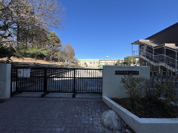 周辺環境:市川市立第二中学校　(相手の言葉に耳を傾け、心を通わせる時間を大切にする学校)