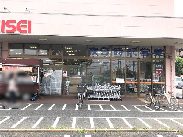 周辺環境:リブレ京成アルビス前原店　　(団地に隣接し、日々の献立に役立つ新鮮な食材や生活用品が揃い、地域の方々の暮らしを支える身近で便利なスーパーマーケット。)