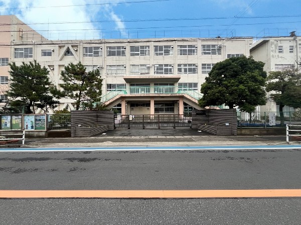 周辺環境:大野小学校(　誰かのために何かをすることを、素直に喜べるようになる学校)