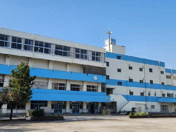周辺環境:船橋市立海神南小学校　(品の良い振る舞いを身につけ、落ち着いた大人を目指す学校)