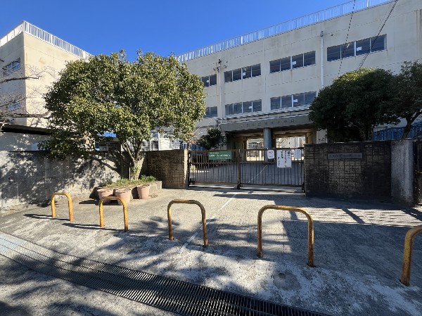 周辺環境:市川小学校　(行事の準備を通じて、仲間との深い絆をそっと結ぶ学校)