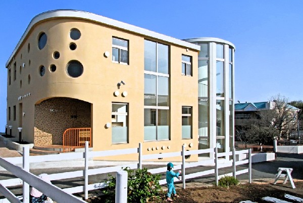 周辺環境:園生幼稚園附属園生保育園　(個性を型にはめることなく、ありのままの姿を大切にする園)