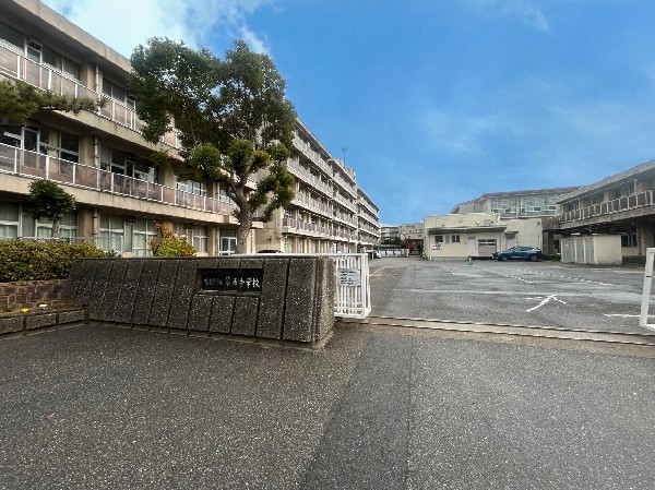 周辺環境:第五中学校　(明日が来るのが楽しみになるような、希望に満ちた学校)