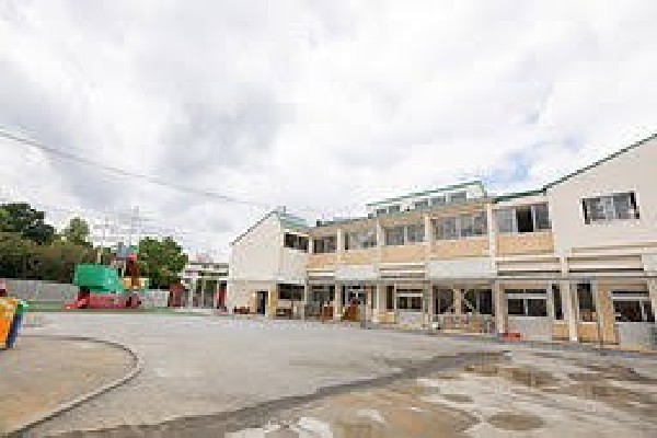 周辺環境:市川市いずみ認定こども園(自然の色彩や音に触れ、豊かな表現力をじっくりと養う園)