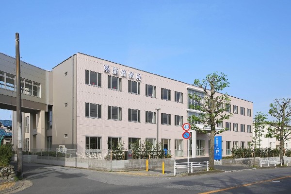 周辺環境:東船橋病院　(地域に根ざした医療を提供し、内科や整形外科など複数の診療科を備える船橋市の総合病院。)