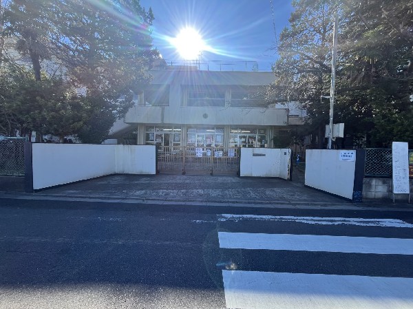 周辺環境:市川市二俣小学校　(学校全体がひとつの家族のように、温かさに満ちている学校)