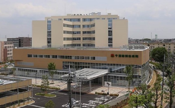 周辺環境:医療法人徳洲会千葉徳洲会病院　(24時間365日の救急医療と最新設備を備え、地域の命と健康を支え続ける総合病院。)