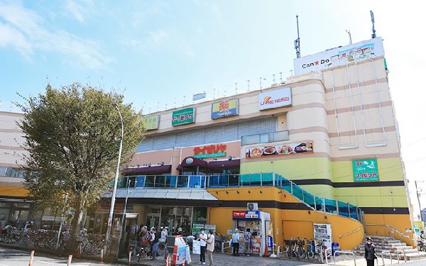 周辺環境:エポカ高根台　(高根公団駅直結で、多彩な専門店と食品スーパーが揃う便利なお店。)