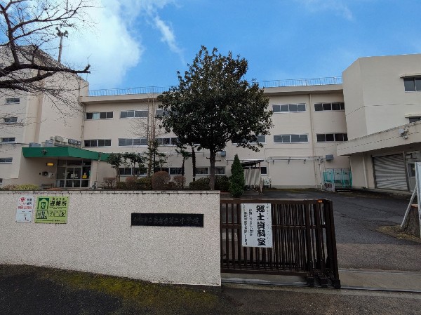 周辺環境:船橋市立高根台第二小学校　(自然との共生を感じ、生命の尊さを学んでいける学校)