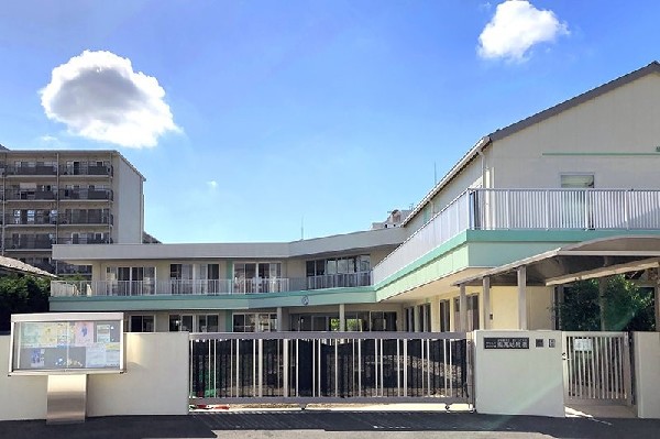 周辺環境:市川市幼保連携型認定こども園　(鬼高幼稚園_健やかな心身の育成を目指し、日々の生活を大切に積み重ねる園)