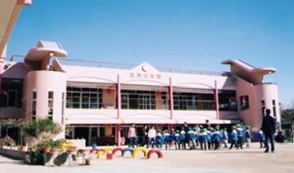 周辺環境:美浜区認定こども園 高洲幼稚園　(季節の移ろいに触れる体験を通じ、豊かな情操を養う教育の園)