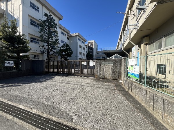 周辺環境:市川市立第八中学校(学ぶ姿勢を少しずつ整え、一生の宝物を手に入れていく学校)
