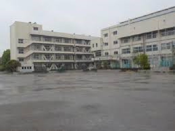 周辺環境:市川市立第六中学校