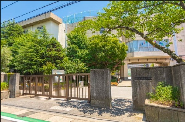 周辺環境:鬼高小学校