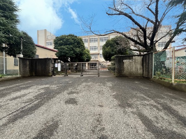 周辺環境:柏井小学校　(日々の対話を通じて、お互いの理解を深めていく学校)