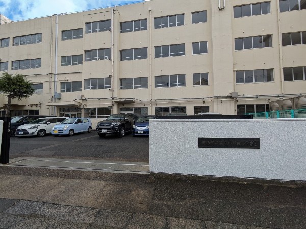 周辺環境:船橋市立高根台第三小学校　(「おはよう」の一言で、心が温かくなるような毎日が送れる学校)