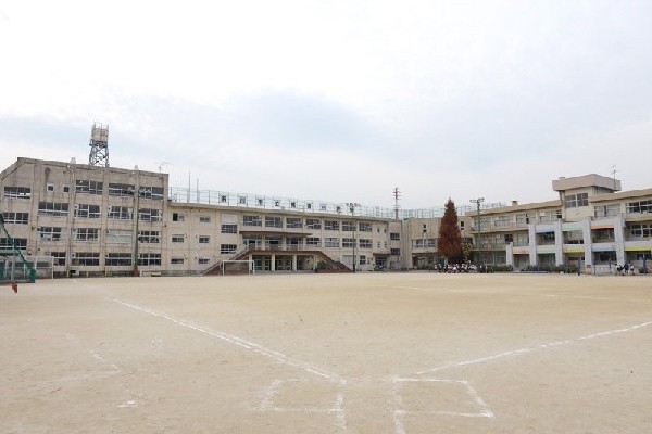 周辺環境:市川市立鬼高小学校