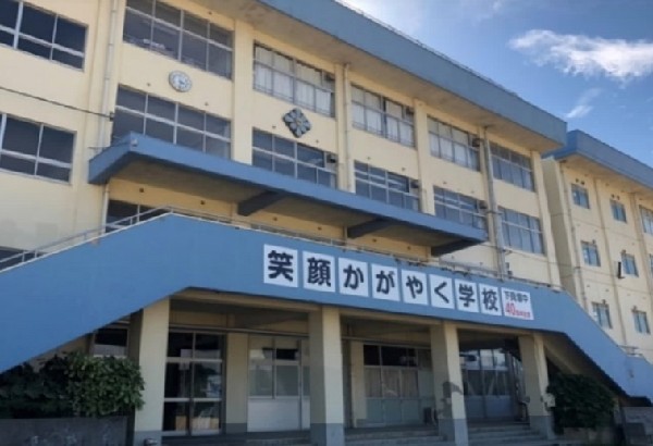 周辺環境:下貝塚中学校