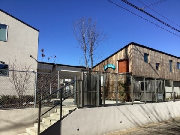 周辺環境:市川市さかえ保育園(個性を否定せず丸ごと受け止め、自信を育む教育を行う園)