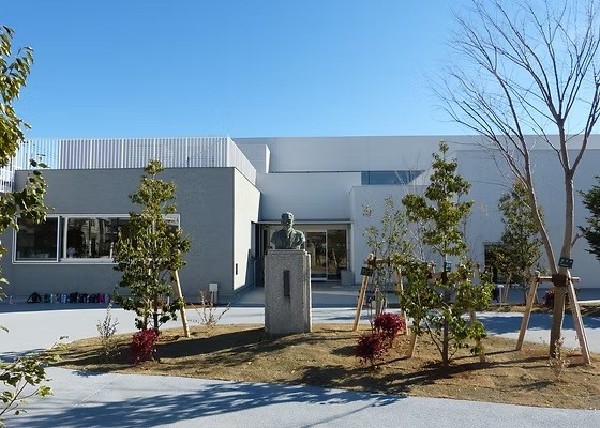 周辺環境:美浜区認定こども園 千葉さざなみ幼稚園(自然との触れ合いを大切に、命を慈しむ心を育んでいく園)