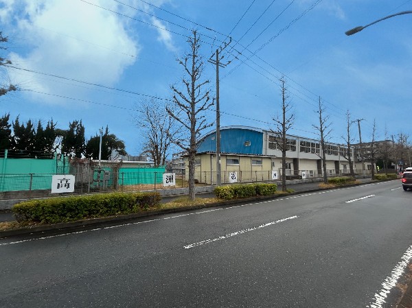 周辺環境:千葉市立高洲第四小学校(伝統的な礼儀を学び、品格のある立ち居振る舞いができる学校)