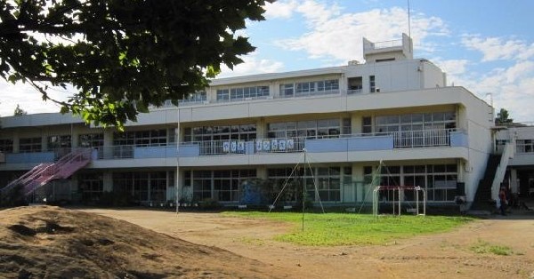 周辺環境:屋敷幼稚園　(生き生きとした毎日を送り、健やかな成長の足跡を刻む園)