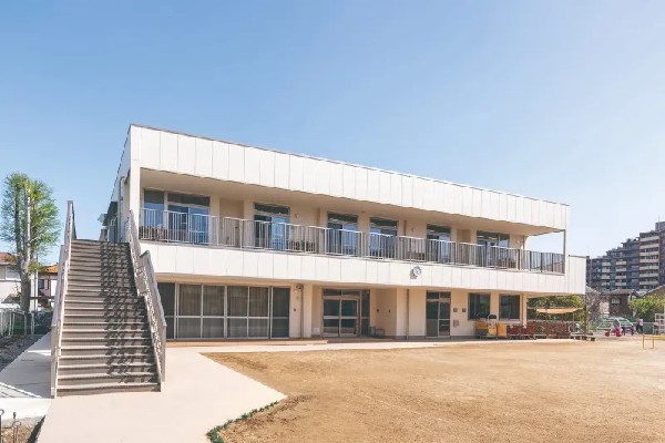 周辺環境:作草部保育園(無限の可能性を秘めた子どもたちの、確かな成長を支える園)